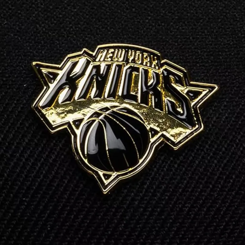 cap-islenkta-black-snapback-pinned-gold-pro-new-york-knicks-nba-mitchell-ness