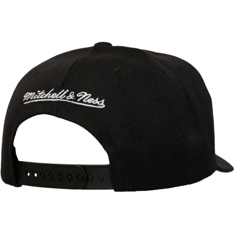 kepure-islenkta-juoda-snapback-pinned-gold-pro-new-york-knicks-nba-mitchell-ness