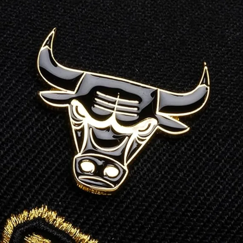 kepure-islenkta-juoda-snapback-pinned-gold-pro-chicago-bulls-nba-mitchell-ness kepure-islenkta-juoda-snapback-pinned-gold-pro-chicago-bulls-nba-mitchell-ness