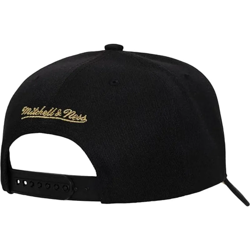 cap-islenkta-black-snapback-pinned-gold-pro-chicago-bulls-nba-mitchell-ness