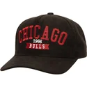 czarna-czapka-z-zakrzywionym-daszkiem-snapback-shady-suede-pro-chicago-bulls-nba-mitchell-ness