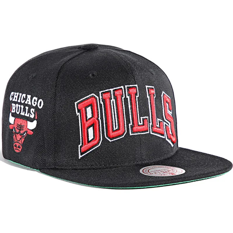 kepure-plokscia-juoda-snapback-triple-play-chicago-bulls-nba-mitchell-ness