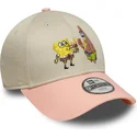 bezowa-i-rozowa-czapka-z-zakrzywionym-daszkiem-snapback-dla-chlopca-9forty-spongebob-i-patryk-rozgwiazda-new-era