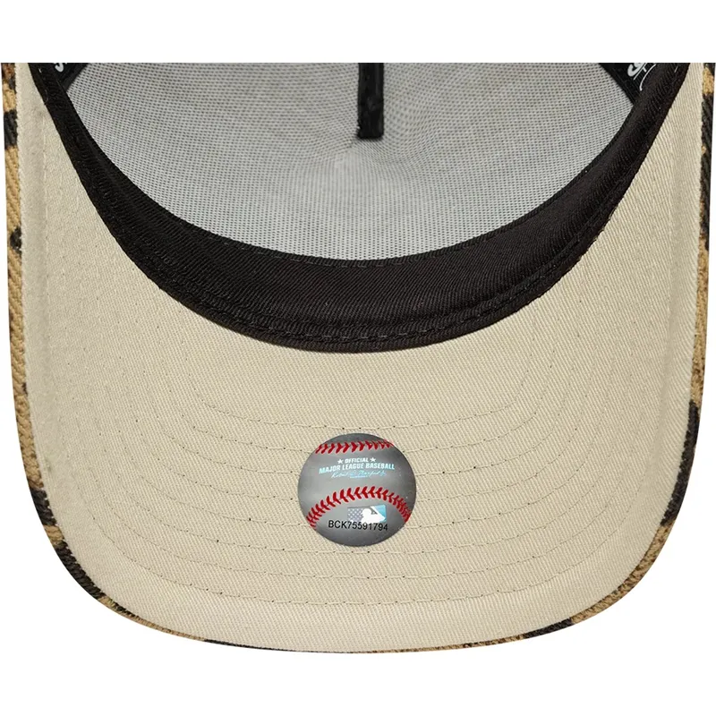 kepure-islenkta-vilkikas-leopardinis-snapback-9forty-m-crown-a-frame-leopard-new-york-yankees-mlb-new-era