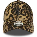kepure-islenkta-leopardinis-reguliuojamas-9twenty-leopard-new-york-yankees-mlb-new-era