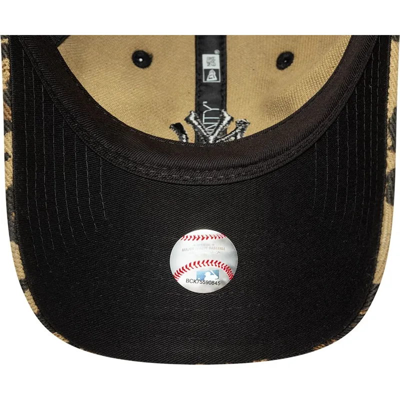 czapka-z-zakrzywionym-daszkiem-w-panterke-regulowana-z-czarnym-logo-dla-kobiet-9twenty-leopard-new-york-yankees-mlb-new-era