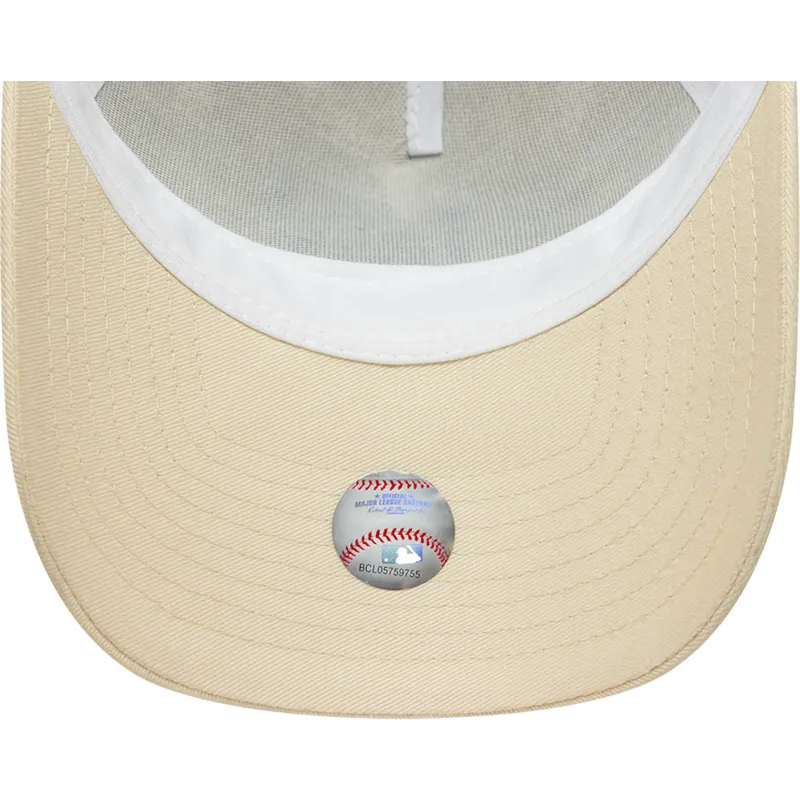 czapka-trucker-bezowa-z-niebieskim-logo-dla-kobiet-9forty-a-frame-floral-los-angeles-dodgers-mlb-new-era