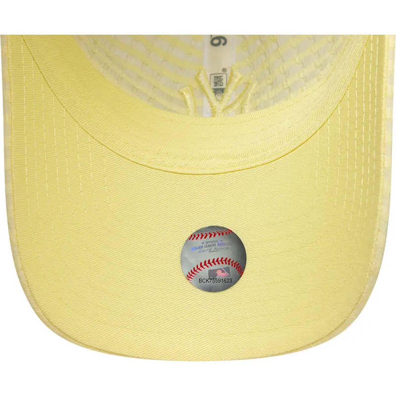 kepure-islenkta-geltona-reguliuojama-juostele-9twenty-seersucker-new-york-yankees-mlb-new-era
