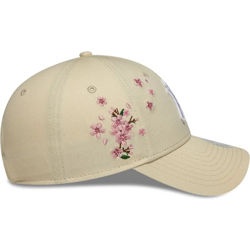 kepure-islenkta-smelio-reguliuojamas-9forty-floral-icon-side-new-york-yankees-mlb-new-era