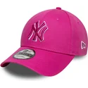 kepure-islenkta-rozine-reguliuojama-juostele-9forty-team-outline-new-york-yankees-mlb-new-era