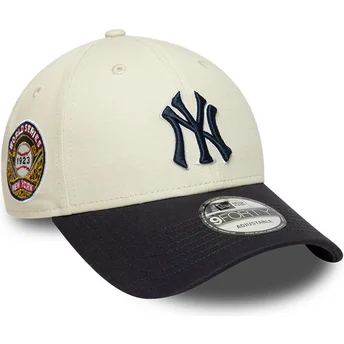 Beżowa i granatowa regulowana czapka z zakrzywionym daszkiem z granatowym logo 9FORTY World Series New York Yankees MLB New Era