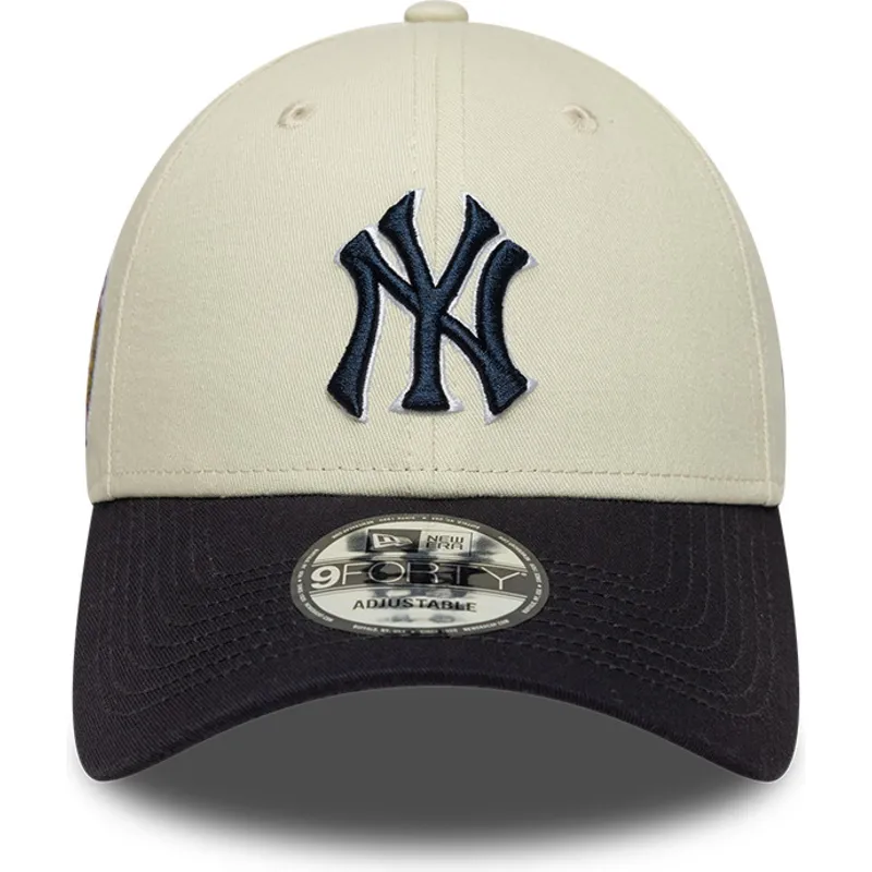 bezowa-i-granatowa-regulowana-czapka-z-zakrzywionym-daszkiem-z-granatowym-logo-9forty-world-series-new-york-yankees-mlb-new-era