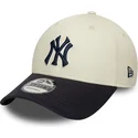 gorra-curva-beige-y-azul-marino-ajustable-con-logo-azul-marino-9forty-world-series-de-new-york-yankees-mlb-de-new-era