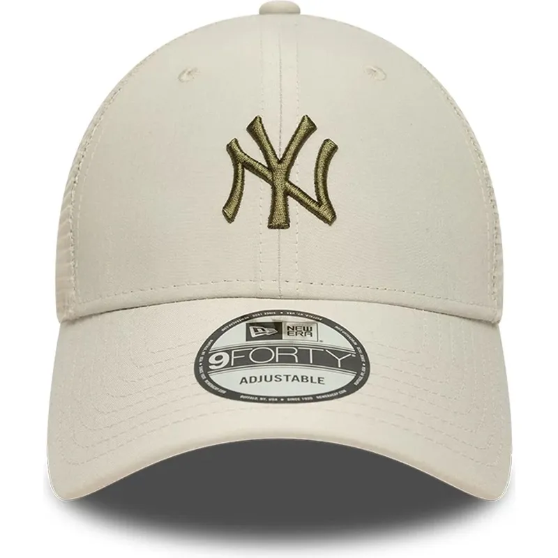 bezowa-regulowana-czapka-trucker-z-zielonym-logo-9forty-homefield-midi-new-york-yankees-mlb-new-era
