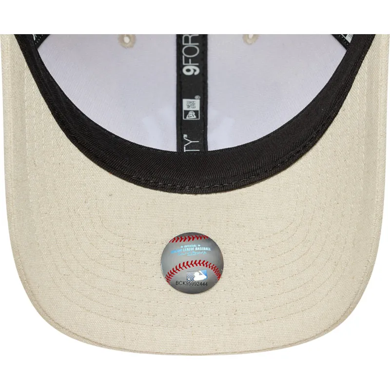 cap-islenkta-beige-snapback-9forty-m-crown-linen-new-york-yankees-mlb-new-era