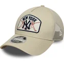 czapka-trucker-bezowa-9forty-m-crown-a-frame-new-york-yankees-mlb-new-era