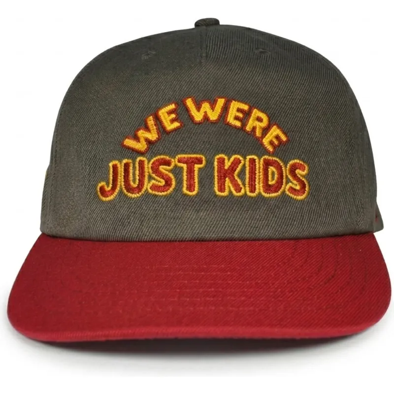 szara-i-czerwona-czapka-z-daszkiem-snapback-just-kids-the-retro-od-homenage