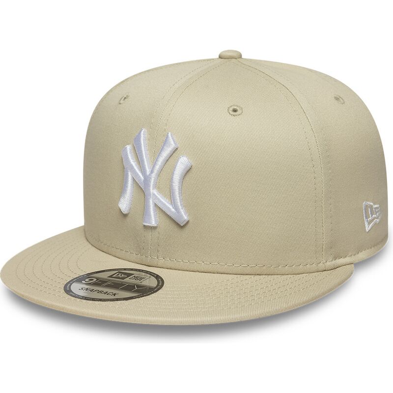 bezowa-plaska-czapka-snapback-z-bialym-logo-9fifty-league-essential-new-york-yankees-mlb-new-era