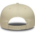 bezowa-plaska-czapka-snapback-z-bialym-logo-9fifty-league-essential-new-york-yankees-mlb-new-era