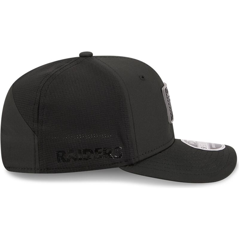 kepure-islenkta-juoda-snapback-9seventy-stretch-snap-training-pack-2026-las-vegas-raiders-nfl-new-era