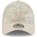bezowa-regulowana-czapka-z-zakrzywionym-daszkiem-9twenty-leafy-palm-new-york-yankees-mlb-new-era