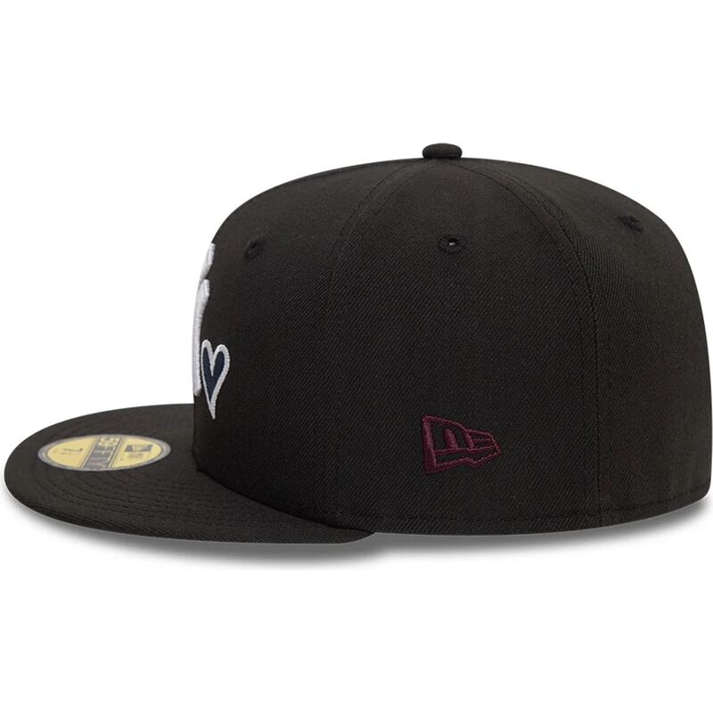 czarna-dopasowana-czapka-z-daszkiem-59fifty-heart-icon-new-york-yankees-mlb-new-era