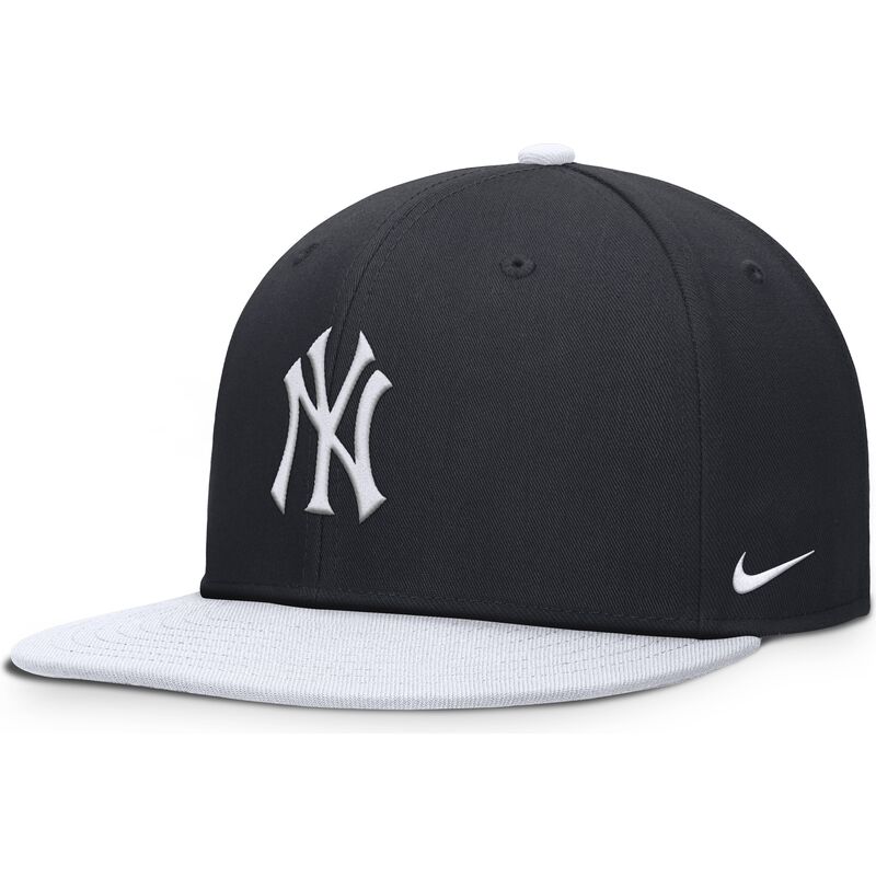 granatowo-biala-plaska-czapka-snapback-dla-chlopca-dri-fit-pro-structured-square-bill-new-york-yankees-mlb-nike