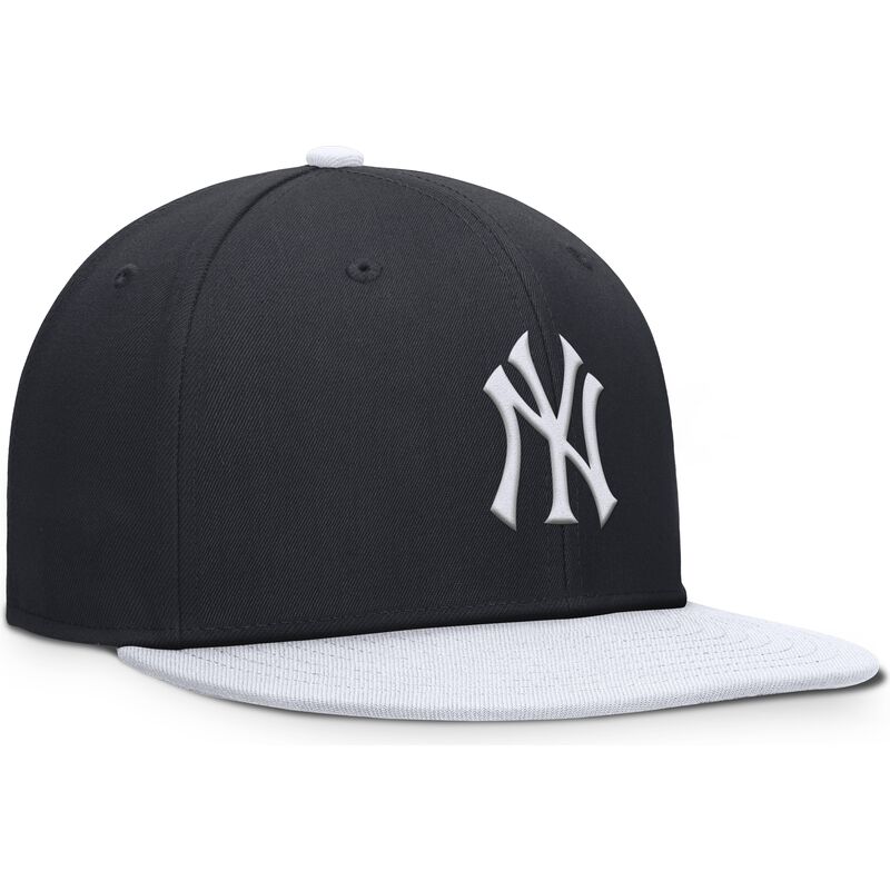 granatowo-biala-plaska-czapka-snapback-dla-chlopca-dri-fit-pro-structured-square-bill-new-york-yankees-mlb-nike