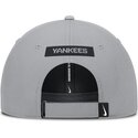 szara-regulowana-czapka-z-daszkiem-primetime-club-structured-uv-poly-ripstop-new-york-yankees-mlb-nike