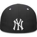 czarna-dopasowana-czapka-z-plaskim-daszkiem-primetime-dri-fit-true-structured-round-bill-new-york-yankees-mlb-nike