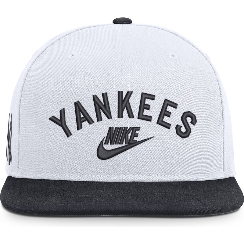 kepure-plokscia-balta-snapback-cooperstown-dri-fit-pro-structured-square-bill-new-york-yankees-mlb-nike