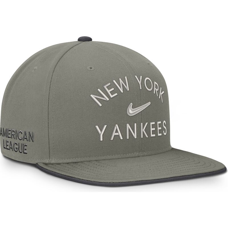 czapka-plaska-zielona-snapback-dri-fit-pro-structured-square-bill-new-york-yankees-mlb-nike