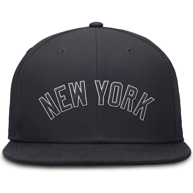 cap-plokscia-navy-blue-ajustada-dri-fit-true-structured-round-bill-new-york-yankees-mlb-nike