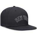 granatowa-dopasowana-czapka-z-plaskim-daszkiem-dri-fit-true-structured-round-bill-new-york-yankees-mlb-od-nike