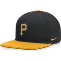 czarna-i-zolta-plaska-czapka-snapback-dri-fit-pro-structured-square-bill-pittsburgh-pirates-mlb-od-nike