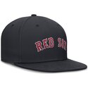 granatowa-dopasowana-czapka-z-plaskim-daszkiem-dri-fit-true-structured-round-bill-boston-red-sox-mlb-nike