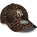 kepure-islenkta-leopardinis-reguliuojamas-9forty-leopard-cosy-new-york-yankees-mlb-new-era