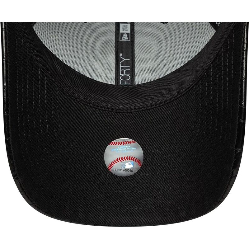 kepure-islenkta-juoda-reguliuojamas-9forty-pu-pattern-new-york-yankees-mlb-new-era