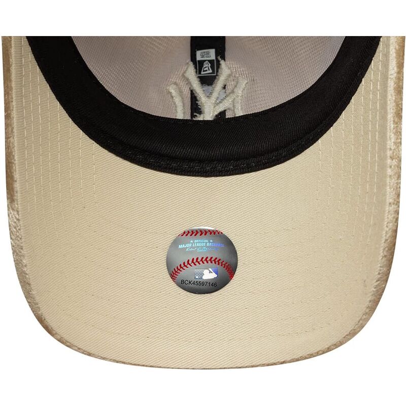 kepure-islenkta-smelio-reguliuojamas-9twenty-velour-new-york-yankees-mlb-new-era kepure-islenkta-smelio-reguliuojamas-9twenty-velour-new-york-yankees-mlb-new-era