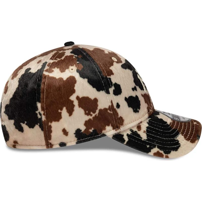 kepure-islenkta-ruda-reguliuojamas-9twenty-animal-print-new-york-yankees-mlb-new-era