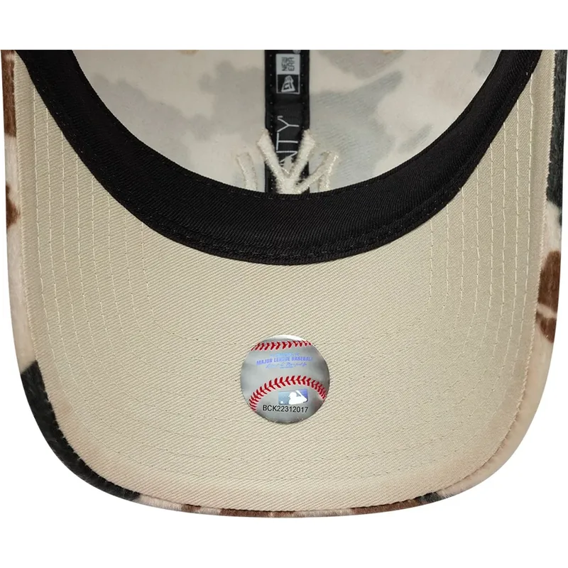 kepure-islenkta-ruda-reguliuojamas-9twenty-animal-print-new-york-yankees-mlb-new-era