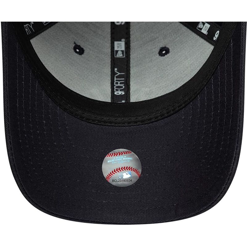 kepure-islenkta-tamsiai-melyna-snapback-9forty-m-crown-side-script-new-york-yankees-mlb-new-era kepure-islenkta-tamsiai-melyna-snapback-9forty-m-crown-side-script-new-york-yankees-mlb-new-era