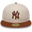 kepure-plokscia-ruda-priglundanti-59fifty-league-essential-new-york-yankees-mlb-new-era
