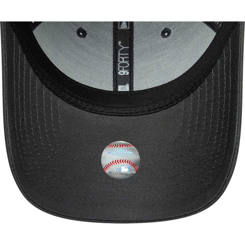 kepure-islenkta-pilka-reguliuojamas-9forty-metallic-outline-new-york-yankees-mlb-new-era