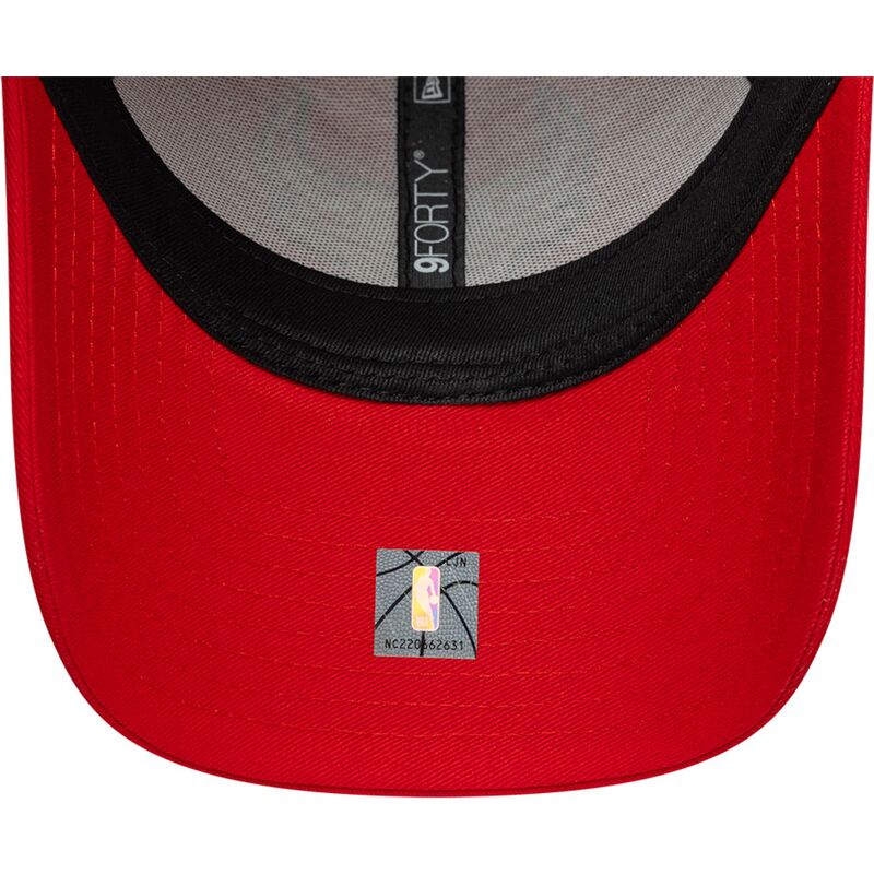 kepure-islenkta-raudona-reguliuojamas-9forty-outline-chicago-bulls-nba-new-era