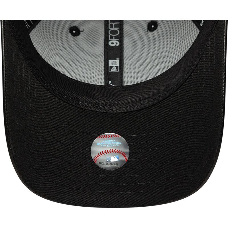 kepure-islenkta-juoda-snapback-9forty-m-crown-pu-diamante-new-york-yankees-mlb-new-era