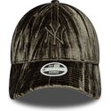 kepure-islenkta-zalia-reguliuojamas-9twenty-velour-new-york-yankees-mlb-new-era
