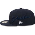 kepure-plokscia-tamsiai-melyna-priglundanti-59fifty-side-script-new-york-yankees-mlb-new-era