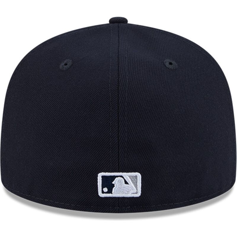kepure-plokscia-tamsiai-melyna-priglundanti-59fifty-rhinestone-badge-new-york-yankees-mlb-new-era
