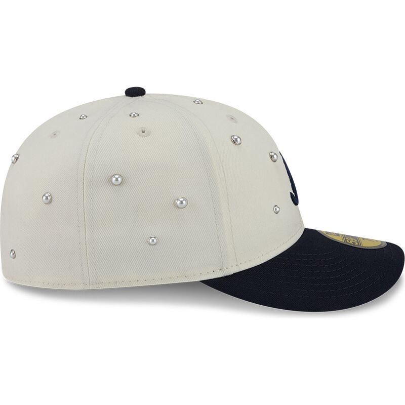 kepure-islenkta-smelio-priglundanti-59fifty-beads-na-lifestyle-f1-atlanta-braves-mlb-new-era